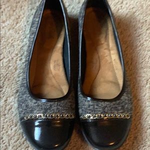 Soft style brown with accents loafers